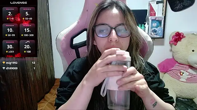 Snapshot of Maggie_Fox3 chatting on March 9, 2025, 4:05 am Maggie Fox3 online show from March 9, 2025, 4:05 am