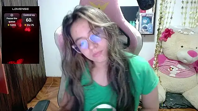 Snapshot of Maggie_Fox3 chatting on February 28, 2025, 2:20 am Maggie Fox3 online show from February 28, 2025, 2:20 am