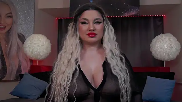 Snapshot of Larissa_K chatting on December 5, 2024, 11:01 am Larissa K online show from December 5, 2024, 11:01 am