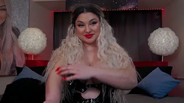 Snapshot of Larissa_K chatting on December 4, 2024, 3:37 pm Larissa K online show from December 4, 2024, 3:37 pm