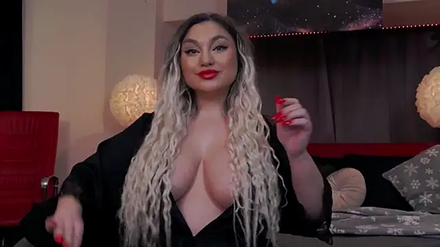 Snapshot of Larissa_K chatting on January 31, 2025, 8:33 pm Larissa K online show from January 31, 2025, 8:33 pm