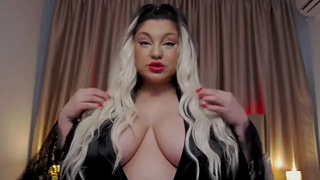 Snapshot of Larissa_K chatting on September 12, 2025, 2:06 pm Larissa K online show from September 12, 2025, 2:06 pm