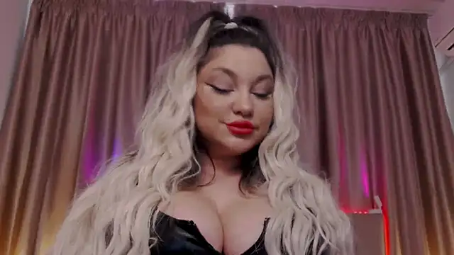 Snapshot of Larissa_K chatting on October 24, 2025, 7:07 am Larissa K online show from October 24, 2025, 7:07 am