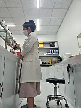 HinaLovely online show from March 18, 2026, 3:31 am