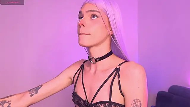 Varya Ferreira online show from March 4, 2025, 11:22 pm