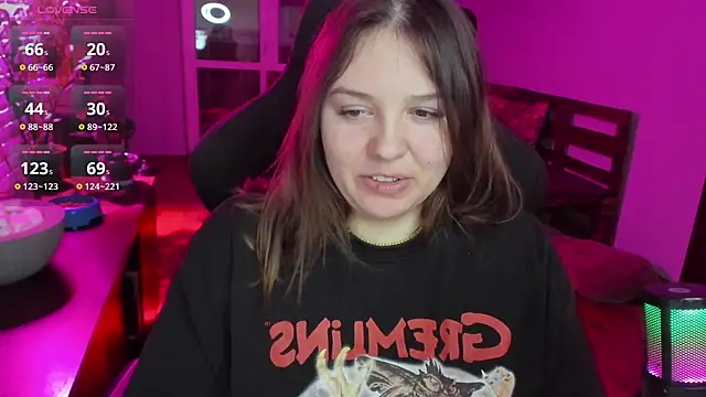 Snapshot of XNirvanaX chatting on February 3, 2026, 4:43 am XNirvanaX online show from February 3, 2026, 4:43 am