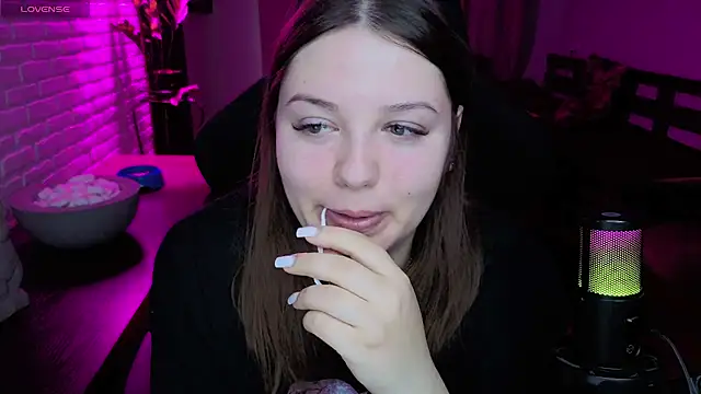 XNirvanaX online show from April 15, 2026, 5:24 am