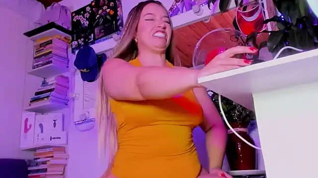  asscutebig  online show from March 8, 2026, 4:49 am