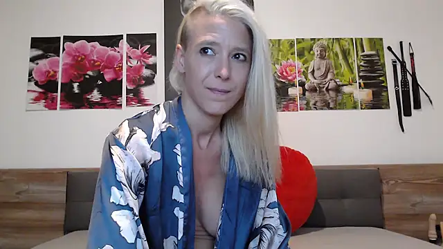 Snapshot of Naschkatze01 chatting on September 26, 2025, 4:14 pm Naschkatze01 online show from September 26, 2025, 4:14 pm