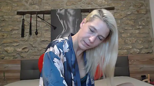 Naschkatze01 online show from December 17, 2025, 10:31 am