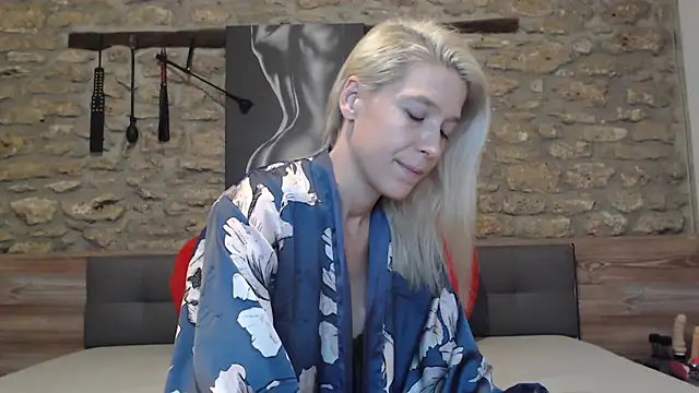 Naschkatze01 online show from December 3, 2025, 7:57 pm