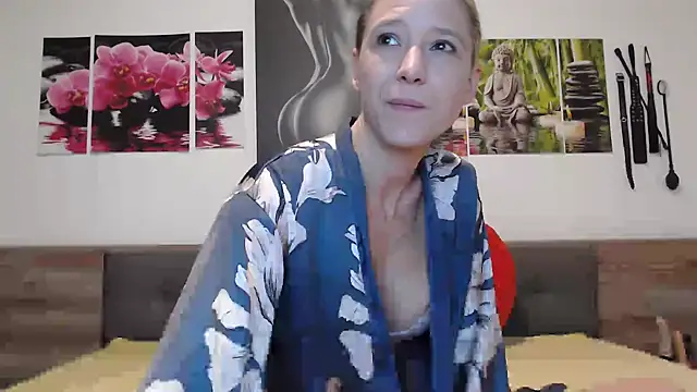 Naschkatze01 online show from October 20, 2025, 6:15 am