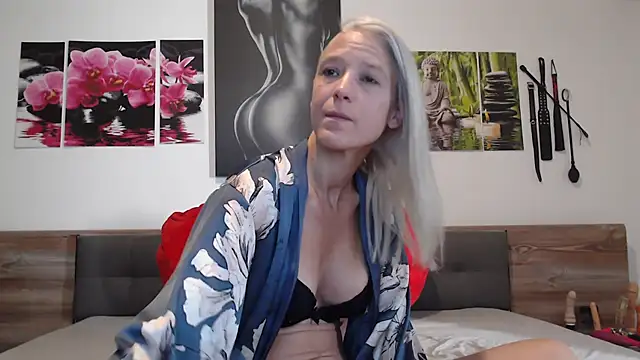 Snapshot of Naschkatze01 chatting on September 19, 2025, 5:11 am Naschkatze01 online show from September 19, 2025, 5:11 am