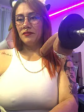 Snapshot of Luna_Paris_ chatting on February 1, 2025, 12:40 am Luna Paris online show from February 1, 2025, 12:40 am