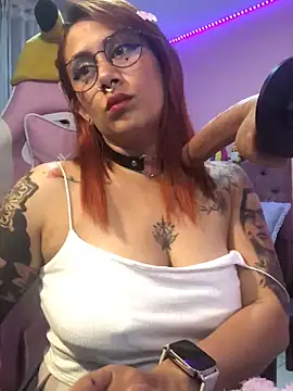 Snapshot of Luna_Paris_ chatting on January 7, 2025, 12:55 am Luna Paris online show from January 7, 2025, 12:55 am