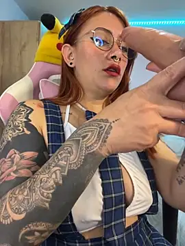 Snapshot of Luna_Paris_ chatting on October 18, 2025, 9:28 pm Luna Paris online show from October 18, 2025, 9:28 pm