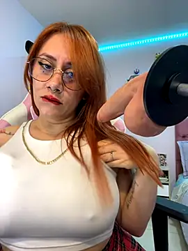 Snapshot of Luna_Paris_ chatting on October 28, 2025, 2:27 pm Luna Paris online show from October 28, 2025, 2:27 pm