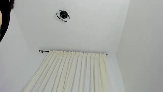 candyhotsquirt xx online show from April 18, 2026, 11:16 pm