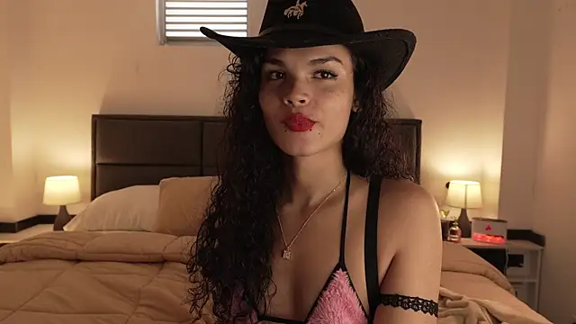 Snapshot of GiaFaaris chatting on September 9, 2025, 3:54 pm GiaFaaris online show from September 9, 2025, 3:54 pm