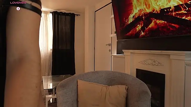 Snapshot of GiaFaaris chatting on November 15, 2025, 6:45 pm GiaFaaris online show from November 15, 2025, 6:45 pm