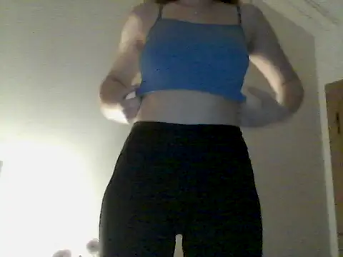 Snapshot of ocean_eyess_ chatting on April 18, 2026, 7:58 pm ocean eyess online show from April 18, 2026, 7:58 pm