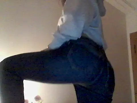Snapshot of ocean_eyess_ chatting on April 18, 2026, 7:29 pm ocean eyess online show from April 18, 2026, 7:29 pm