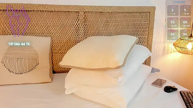 cloe 25 online show from September 24, 2025, 2:40 am