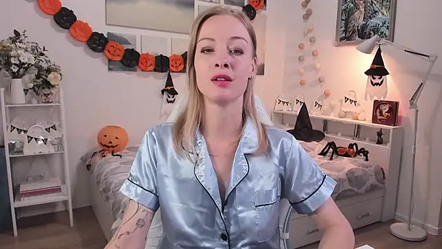 Snapshot of MissRightX chatting on October 27, 2025, 10:05 am MissRightX online show from October 27, 2025, 10:05 am