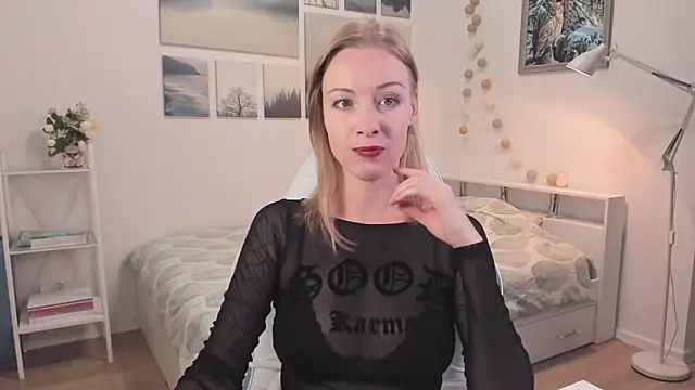 Snapshot of MissRightX chatting on September 8, 2025, 2:38 pm MissRightX online show from September 8, 2025, 2:38 pm