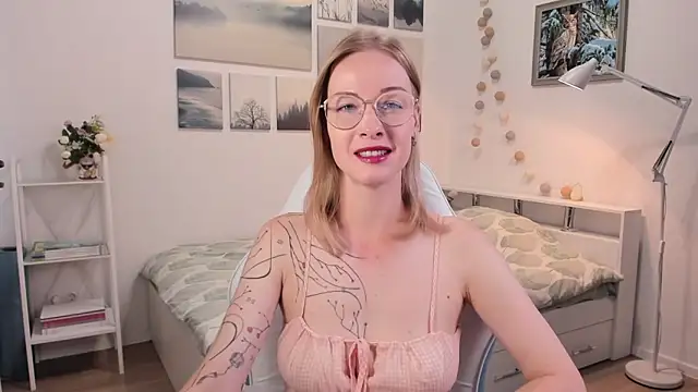 Snapshot of MissRightX chatting on September 9, 2025, 9:19 am MissRightX online show from September 9, 2025, 9:19 am