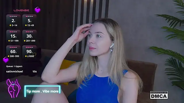 Snapshot of Holl1Would chatting on February 26, 2025, 7:32 pm Holl1Would online show from February 26, 2025, 7:32 pm