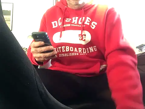 Snapshot of louh261 chatting on October 1, 2025, 8:19 am louh261 online show from October 1, 2025, 8:19 am