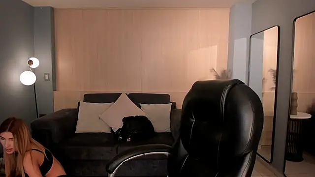 Snapshot of LexieWayne chatting on December 19, 2025, 7:38 pm LexieWayne online show from December 19, 2025, 7:38 pm