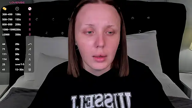 LianaFord online show from April 15, 2026, 4:29 am