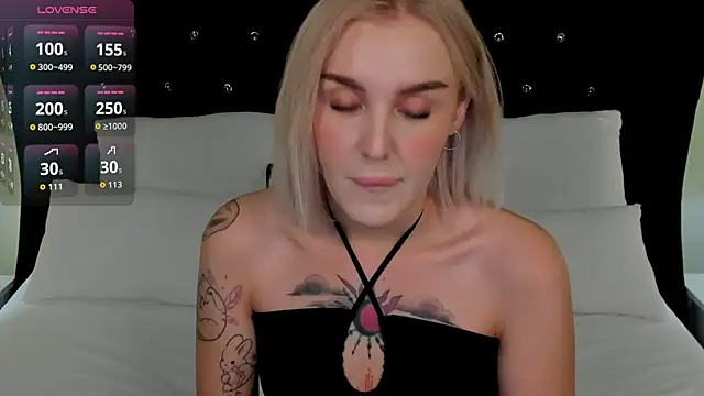 LianaFord online show from October 15, 2025, 9:56 pm