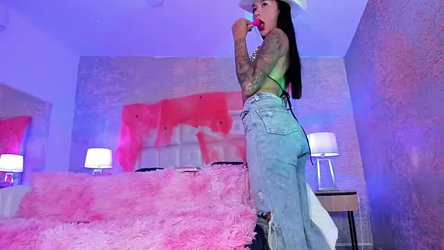 AntonellaRossi online show from October 13, 2025, 7:37 pm