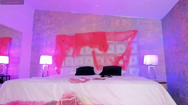 AntonellaRossi online show from October 15, 2025, 7:44 pm