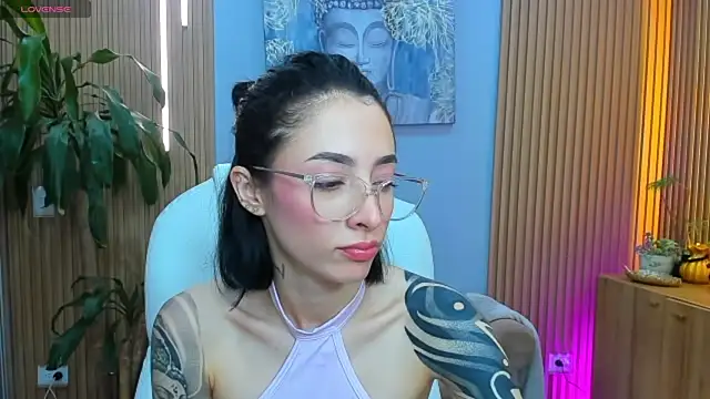 barbie scoth  online show from April 17, 2026, 6:44 pm