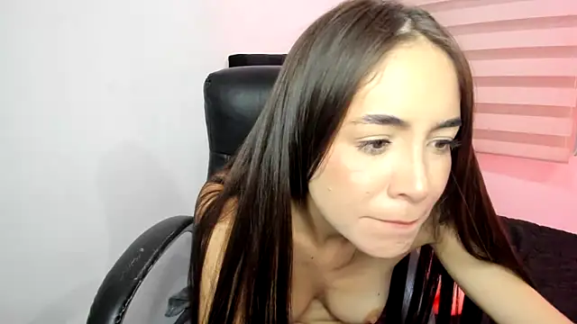 Snapshot of CristinaLaurentt chatting on February 22, 2025, 2:28 am CristinaLaurentt online show from February 22, 2025, 2:28 am