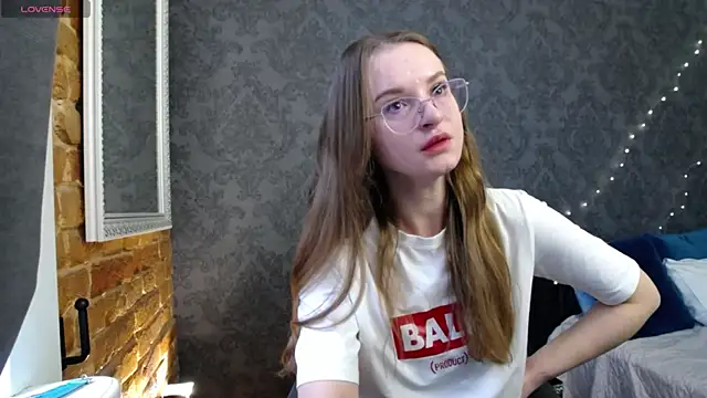 KateJonson online show from April 8, 2026, 7:21 am