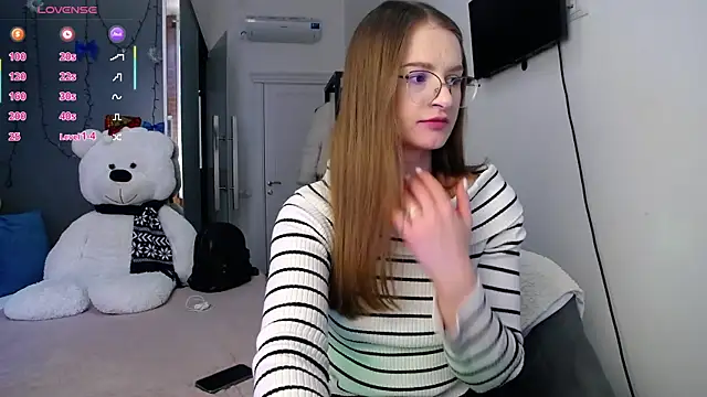 KateJonson online show from March 4, 2025, 1:06 pm