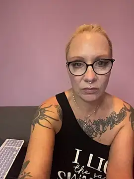Snapshot of Jan_ina chatting on October 10, 2025, 5:14 pm Jan ina online show from October 10, 2025, 5:14 pm