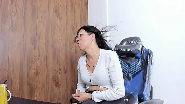 Snapshot of Cleopatra_Trans chatting on October 9, 2025, 6:41 pm Cleopatra Trans online show from October 9, 2025, 6:41 pm