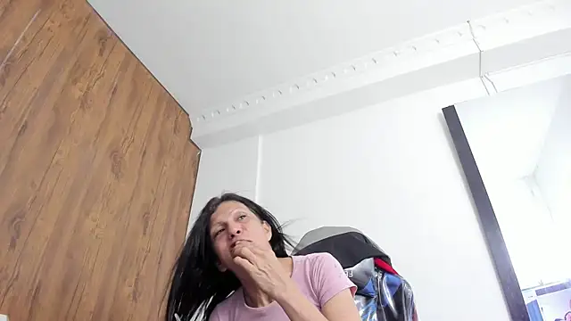 Snapshot of Cleopatra_Trans chatting on October 8, 2025, 7:14 pm Cleopatra Trans online show from October 8, 2025, 7:14 pm