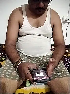 Snapshot of Desi_Londa_143 chatting on May 4, 2026, 3:37 pm Desi Londa 143 online show from May 4, 2026, 3:37 pm