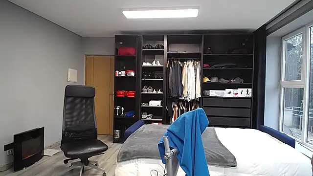 samricci21 online show from February 16, 2026, 12:04 pm