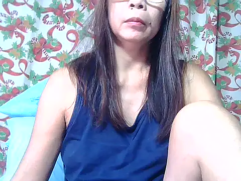Snapshot of urwife_tobe chatting on December 18, 2025, 7:29 pm urwife tobe online show from December 18, 2025, 7:29 pm