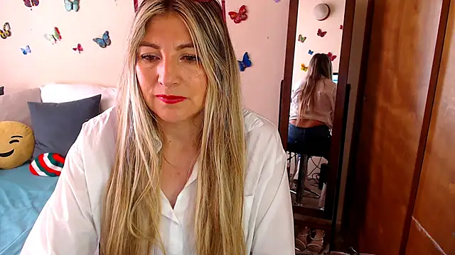 Jolie-Mature online show from October 18, 2025, 8:00 pm