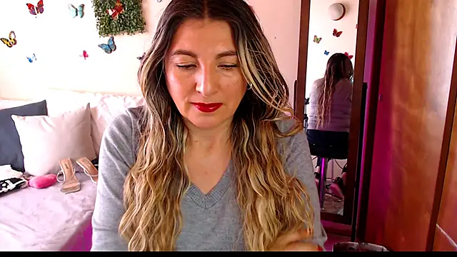 Snapshot of Jolie-Mature chatting on April 22, 2026, 7:20 pm Jolie-Mature online show from April 22, 2026, 7:20 pm