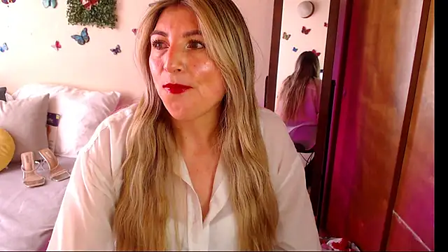 Snapshot of Jolie-Mature chatting on May 16, 2026, 8:41 pm Jolie-Mature online show from May 16, 2026, 8:41 pm